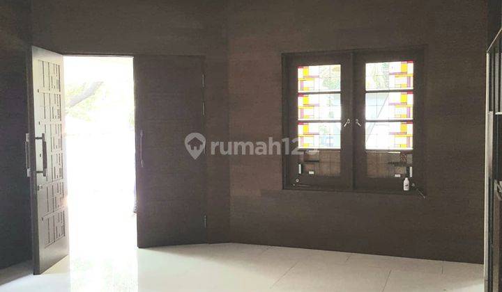 Rumah 3 Lantai Semi Furnished di Menteng, Jakarta Pusat 2