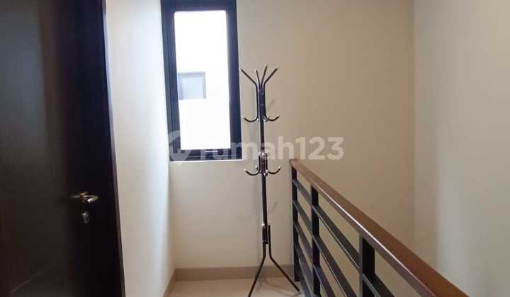 Disewakan Rumah Baru 2 Lantai Minimalis - Full Furnished 2