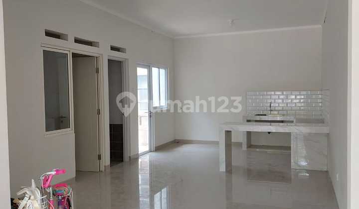 Di jual  rumah 2 lantai di cluster vasana harapan indah sudah renovasi dekat summarecon crown gading  2