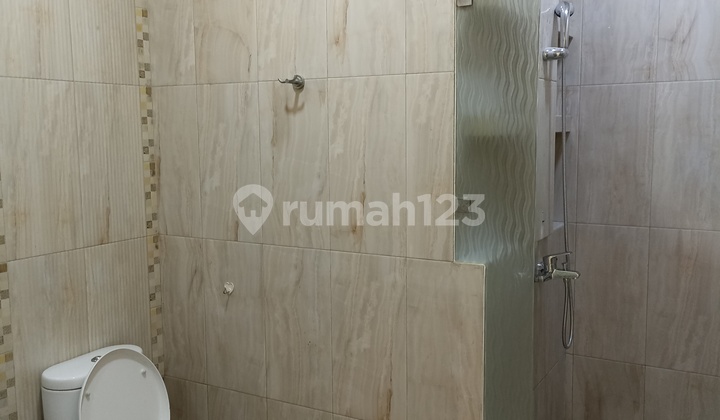 Dijual Rumah Murah Greenville 3 Lantai Sebelah Taman  2