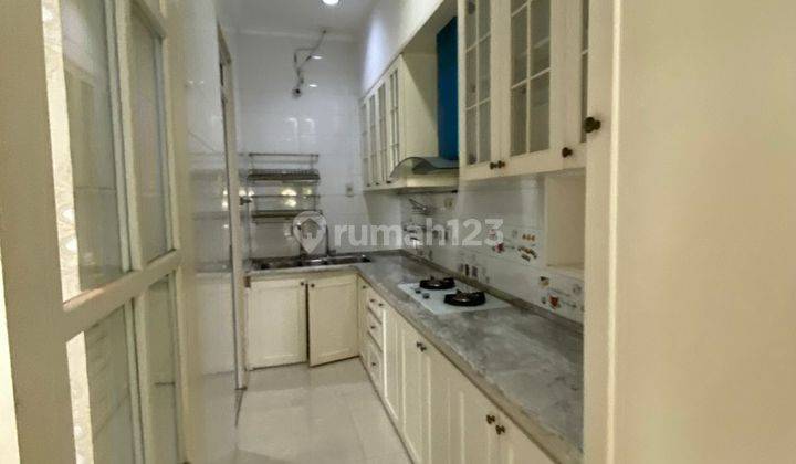 Rumah Sewa Casa Jardin Semi Furnish 3 Lantai 13