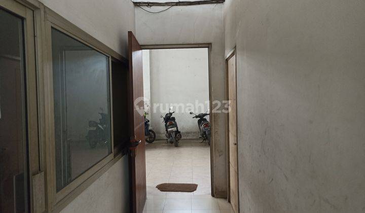 Disewakan Bangunan Ex Showroom Dekat Richeese Factory Pamulang 2