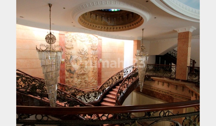 Jalan Metro raya Pondok Indah