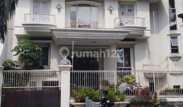 Ruang Disewakan di Kebayoran Baru Selurusan Dari Arah Senopati Raya.