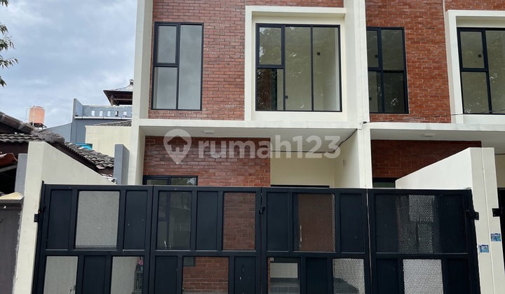 Wilson Rumah 2 Lantai Bebas Banjir Dekat Puri Indah Area Meruya