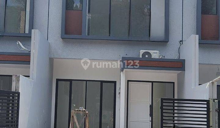 Wilson Rumah di jalan boulevard taman villa meruya 1