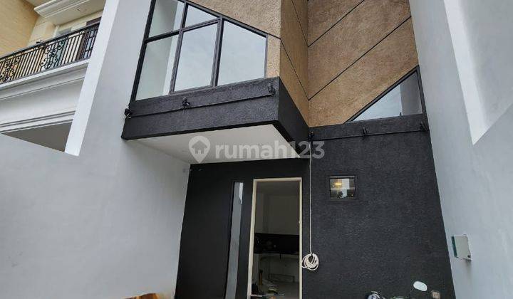 Wilson Rumah baru 3.5 lantai jalan 3 mobil di metland puri 1