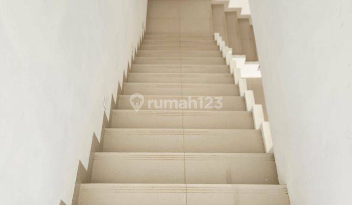 Wilson Rumah baru bebas banjir area meruya kav dki