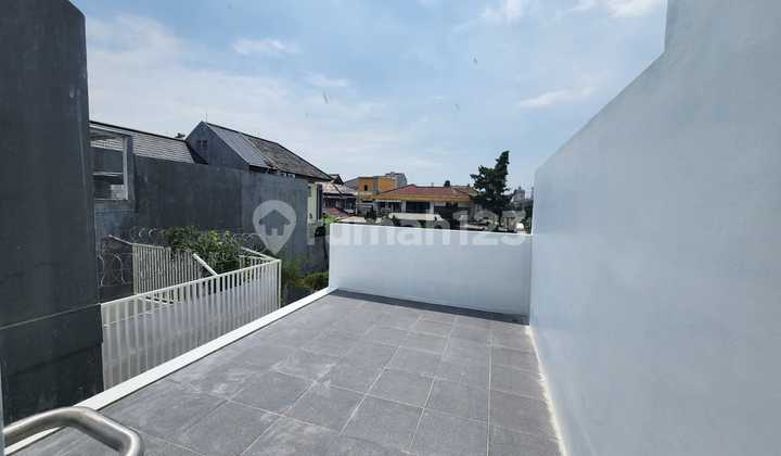 Wilson Rumah baru bebas banjir area meruya kav dki