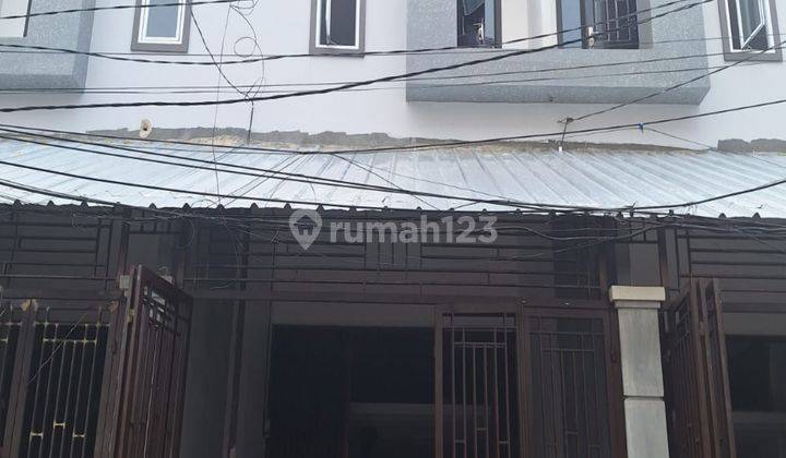 Rumah Baru 4 lantai, plafond lantai 1 tinggi Di Jelambar 1