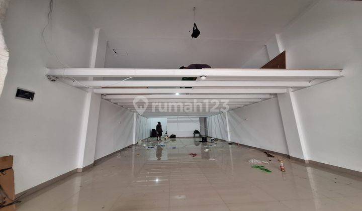 Rumah Baru 4 lantai, plafond lantai 1 tinggi Di Jelambar 2