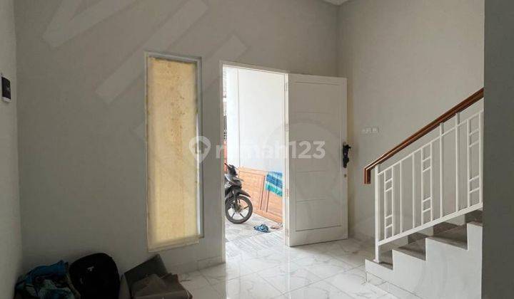 Wilson Rumah Minimalis Row Jalan Besar di Poris Indah 2