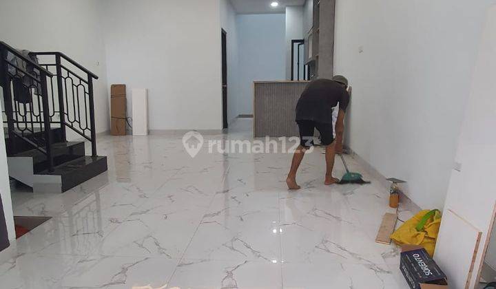 Wilson Rumah 3 lantai lokasi bagus di green ville 2