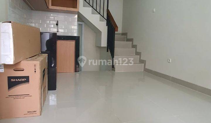 Wilson Rumah 4 lantai semi furnish di taman ratu 1