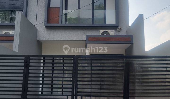 Wilson Rumah di jalan boulevard taman villa meruya 1