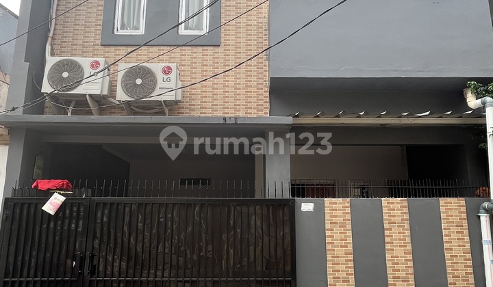 Wilson Rumah Siap Huni 2.5 Lantai Lokasi Bagus Di Poris Indah