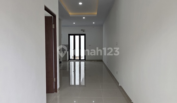 Wilson Rumah Baru Hadap Timur, Kt 3+1 di Meruya 2