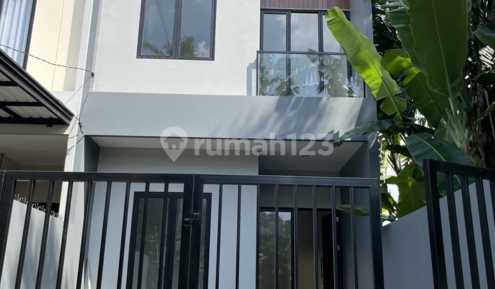 Wilson Rumah bebas banjir area kav dki meruya