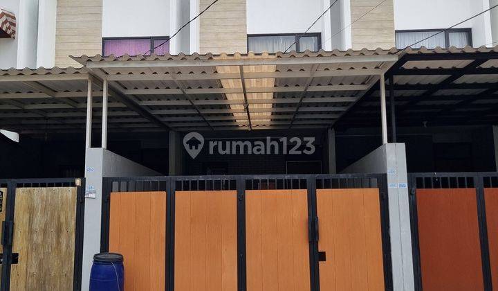 Wilson Rumah Bagus 2 Lantai Row Jalan 2 Mobil Lega 1