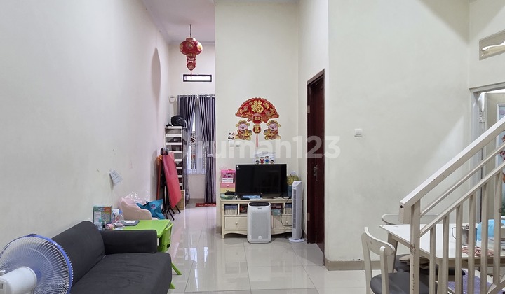 Wilson Good House Ready to Occupy Front Location in Poris Indah