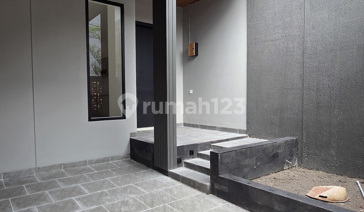 Wilson Rumah Baru Hadap Timur di Poris Indah