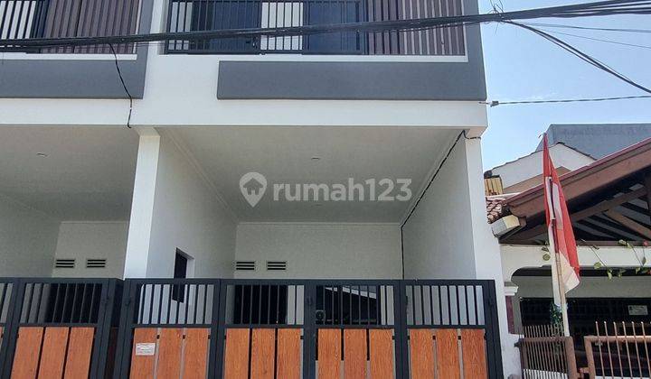 Wilson Rumah Baru 2 Lantai Hadap Timur Area Cipondoh 2