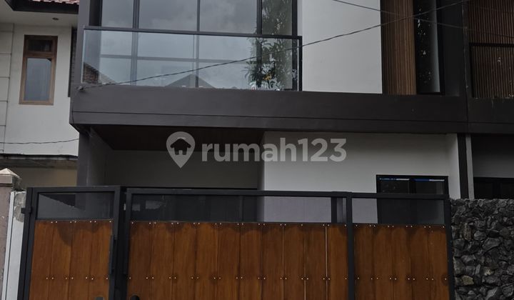 Wilson Rumah Baru Modern Minimalis di Meruya Puri