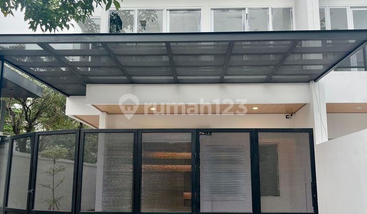 Wilson Rumah Hook Semi Furnish Row Jalan 4 Mobil Metland Puri