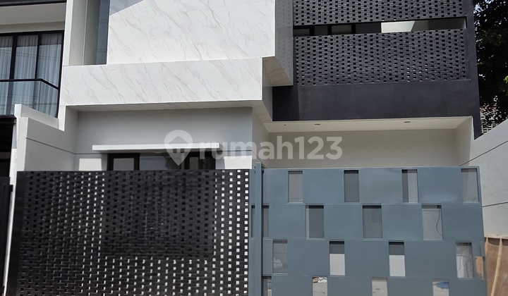 Wilson Nice House 2.5 Floors in Metland Puri 2