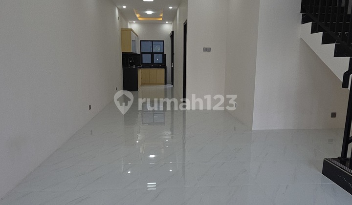 Wilson Rumah Baru Semi Furnish Hadap Selatan di Meruya 2