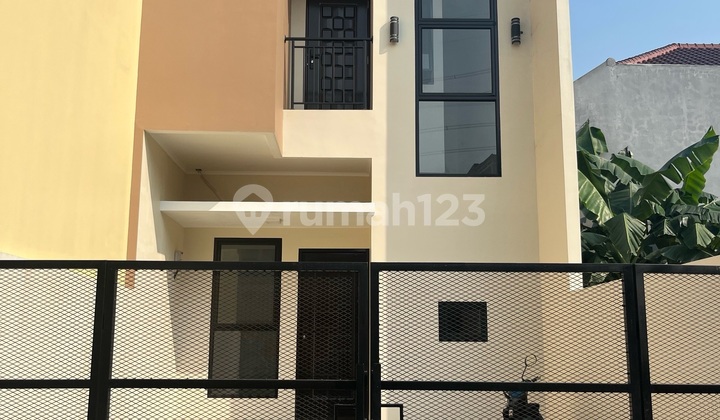 Wilson Rumah Baru Hadap Timur Full Bata Merah di Metland Puri