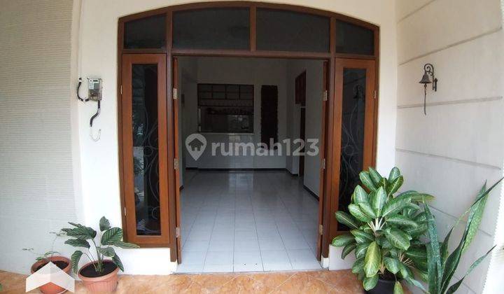 tampak depan rumah shm bagus bebas banjir