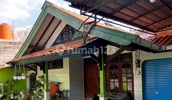 Strategic Location Boarding House Near Campus, Schools, Offices, Airport, Station, Culinary Spots, Mall Close to City Center 2