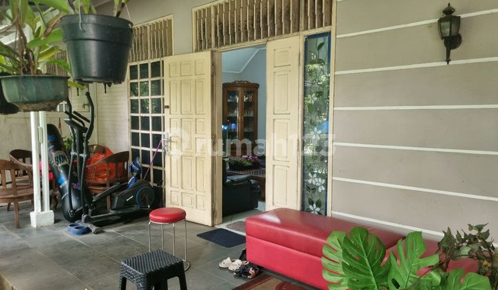 Rumah dengan Lingkungan Asri Rimbun Dalam Perumahan Area Rempoa