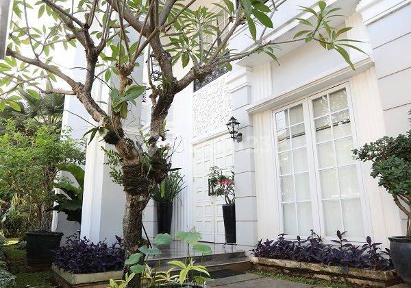 Rumah Mewah Terawat Asri Modern Classic Dalam Town House Kemang