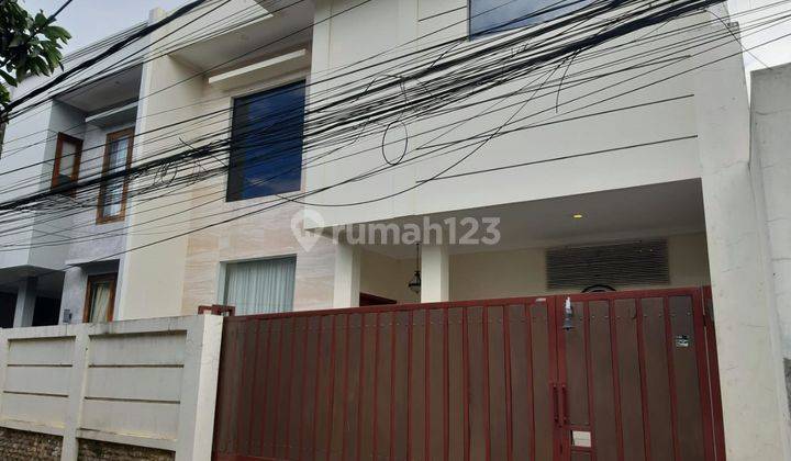 Rumah Bagus Terawat Siap Huni Kemang Selatan 1