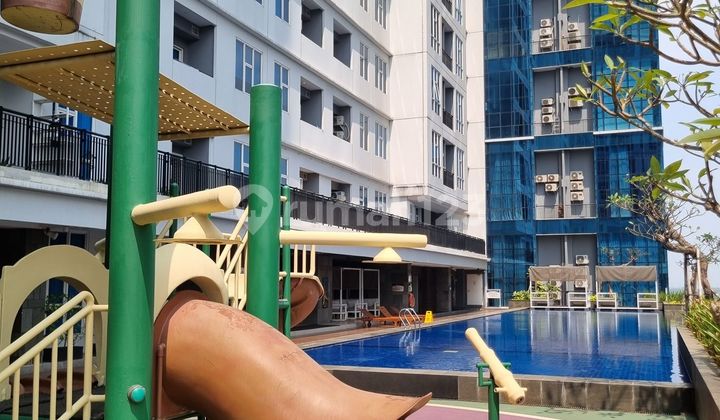 Apt Roseville BSD nice unit semi furnished middle floor swimming pool view.