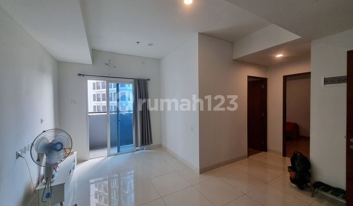 Apt Roseville BSD nice unit semi furnished middle floor swimming pool view. 2