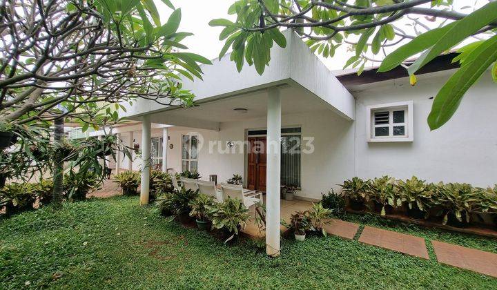 Rumah cantiq halaman luas lingkungan asri hoek kemang utara 1