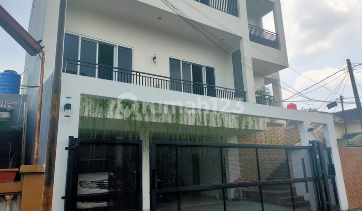 Rumah Hoek Bagus Modern Tropis Perumahan Jatibening Baru Bekasi 2