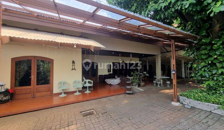 Rumah Dengan Halaman Luas Area Sekolah Kencana One Gate Pondok Indah