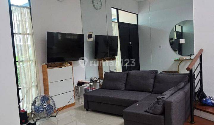 JUAL RUMAH HOEK & PRIVATE SWIMMING POOL Cluster The Lavender 2