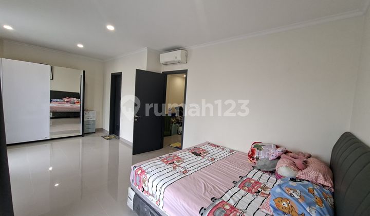 Ready-to-Occupy House in Baroni Symphonia Summarecon Serpong Negotiable Price Ready-to-Occupy House in Baroni Symphonia Summarecon Serpong Negotiable Price