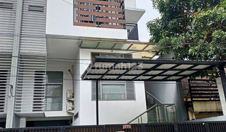 Turun Harga Rumah Lux 3 Lantai SHM di Sayap Riau Martadinata 