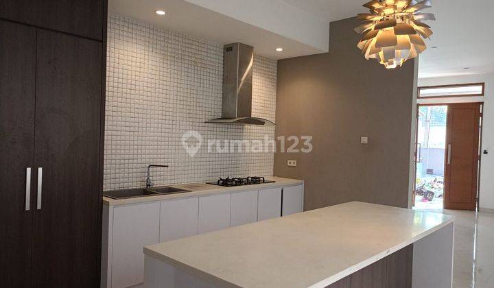 Rumah Lux 3 Lantai di Kancra Raya Buah batu bisa untuk kantor SHM 2