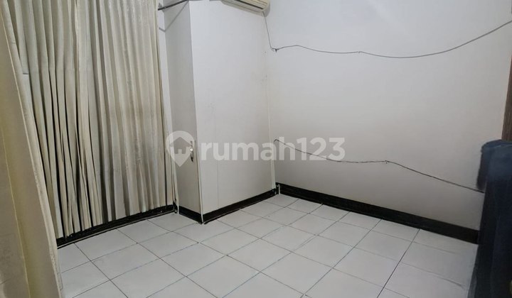 Rumah Tengah Kota di Kembar Bkr Dkt Sma 11 2
