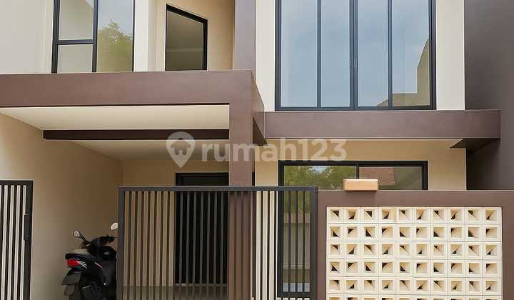 Rumah 2 Lantai Bangunan Baru di Margahayu Raya