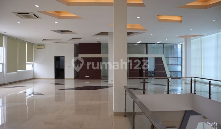 Luxurious Furnished Ready-to-Occupy Shop House in the Main Road Area of Bkr Buah Batu Luxurious Furnished Ready-to-Occupy Shop House in the Main Road Area of Bkr Buah Batu