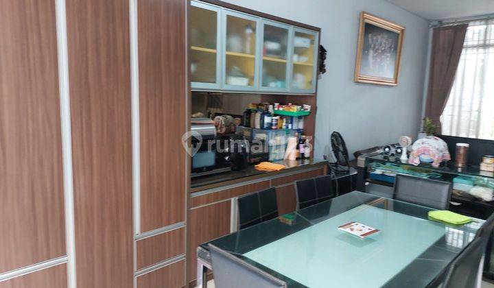 ruang makan rumah 2.5 lantai, pinang residence
