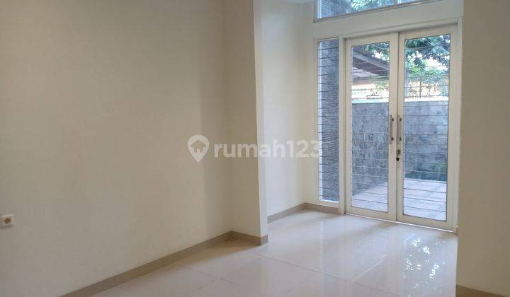 Dijual Rumah Cantik Siap Huni di Jalan Utama Cluster Griya Loka Bsd City 2